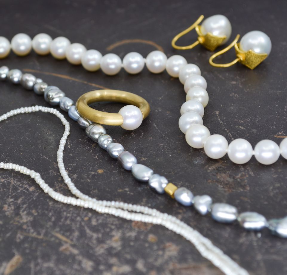 Perlen in Ketten, Ringen und Ohrringen Goldschmiede Albath